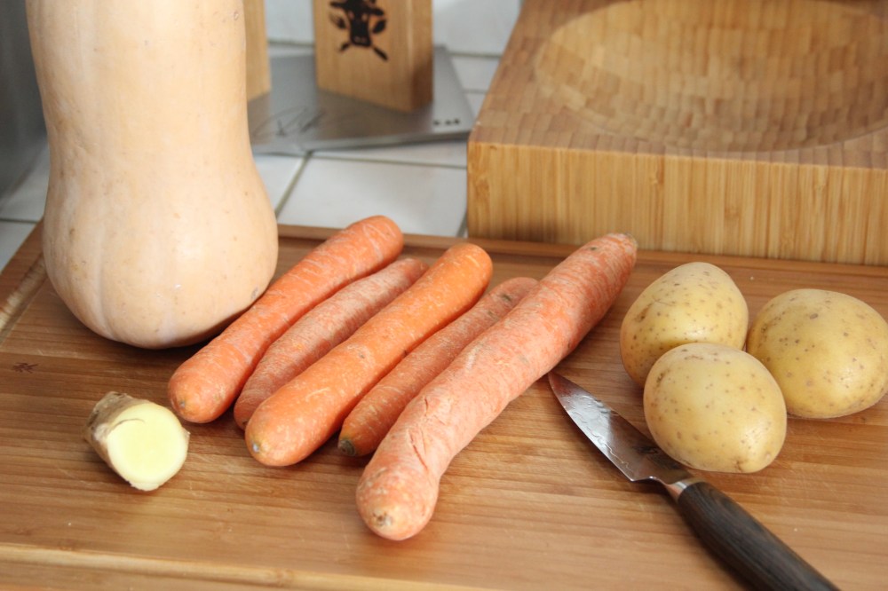 Kürbis Karotten Suppe mit Wasabi Sahne (8).JPG