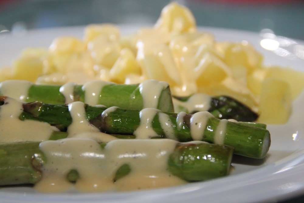 grüner Spargel mit Sauce Hollandaise (2)