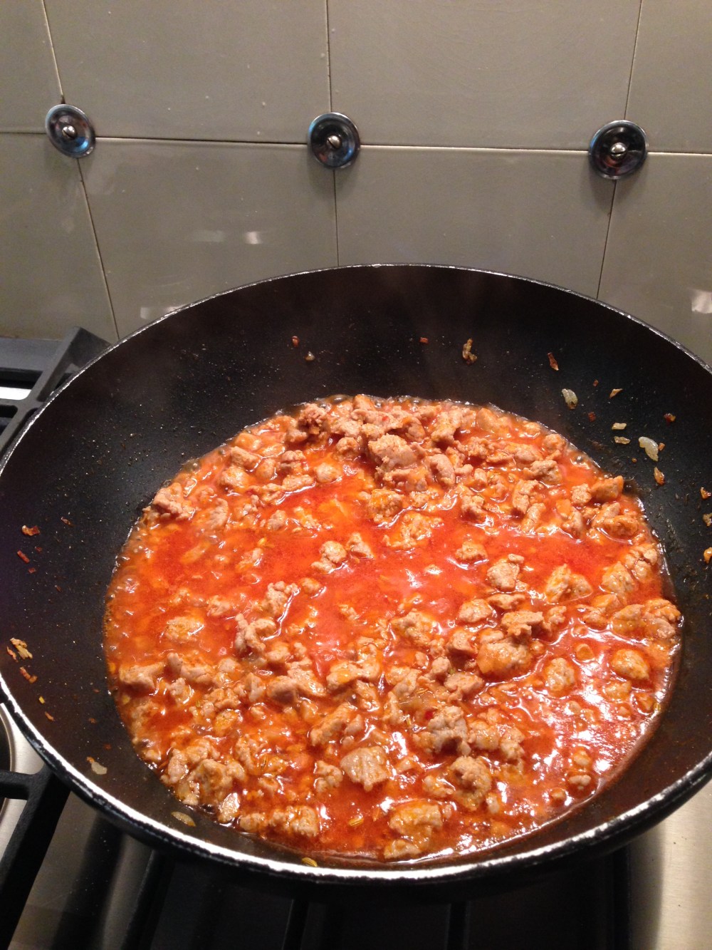 Salsiccia-Reis auf gegrilltem Fenchel